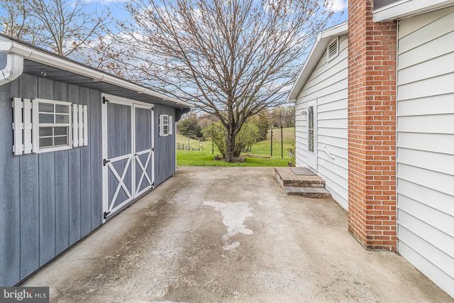 1570 NADENBOUSCH LN, Inwood, WV 25428