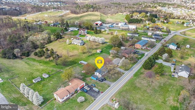 1570 NADENBOUSCH LN, Inwood, WV 25428