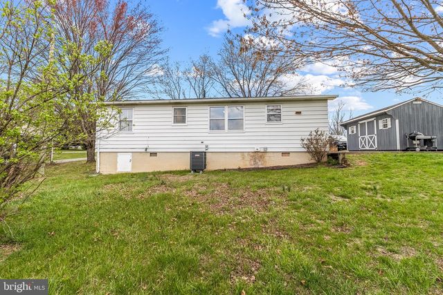 1570 NADENBOUSCH LN, Inwood, WV 25428