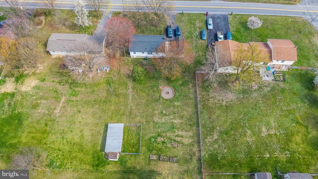 1570 NADENBOUSCH LN, Inwood, WV 25428