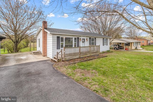 1570 NADENBOUSCH LN, Inwood, WV 25428