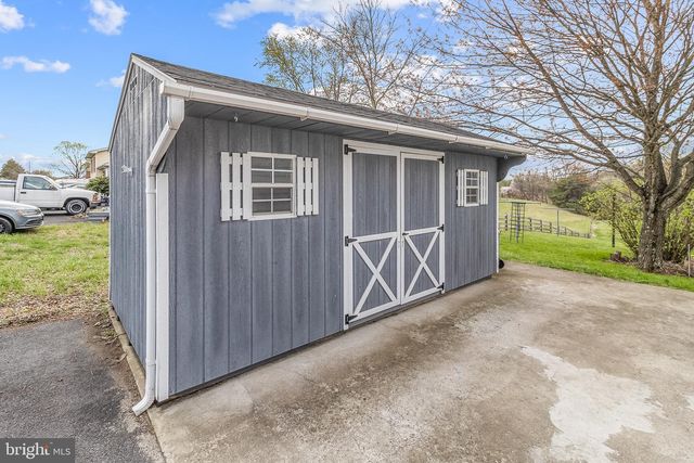 1570 NADENBOUSCH LN, Inwood, WV 25428