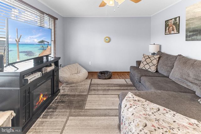 1570 NADENBOUSCH LN, Inwood, WV 25428