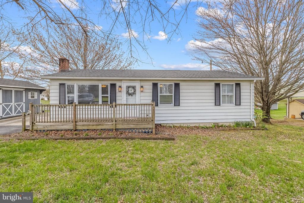 1570 NADENBOUSCH LN, Inwood, WV 25428