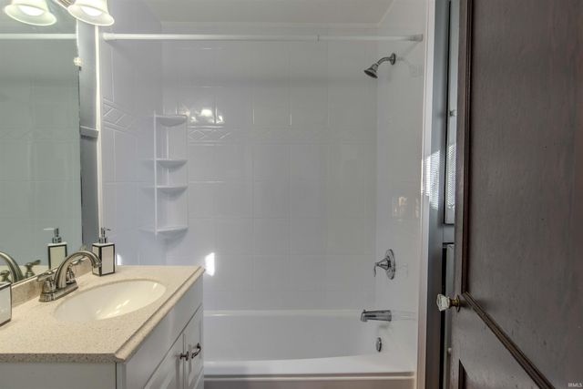 112 Lexington Court, Fort Wayne, IN 46806