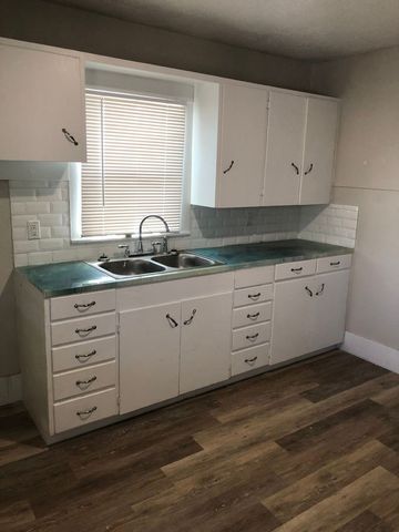 502 Cottonwood Street, Coleman, TX 76834