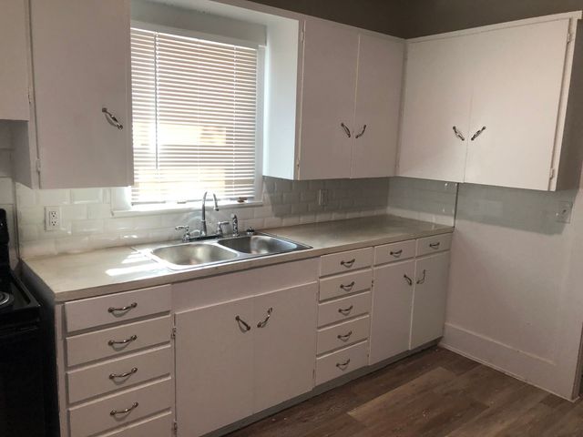 502 Cottonwood Street, Coleman, TX 76834