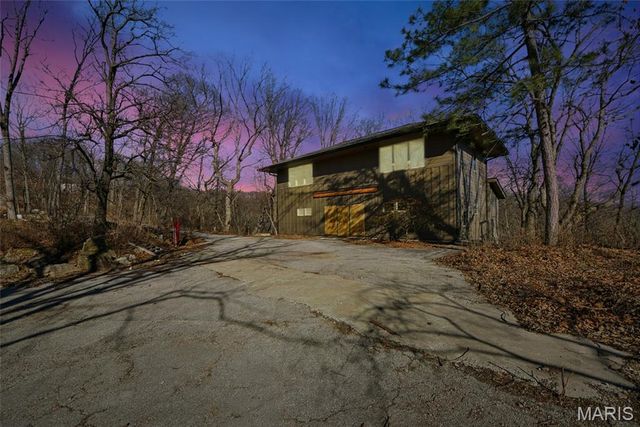 800 Holland Road, Ballwin, MO 63021