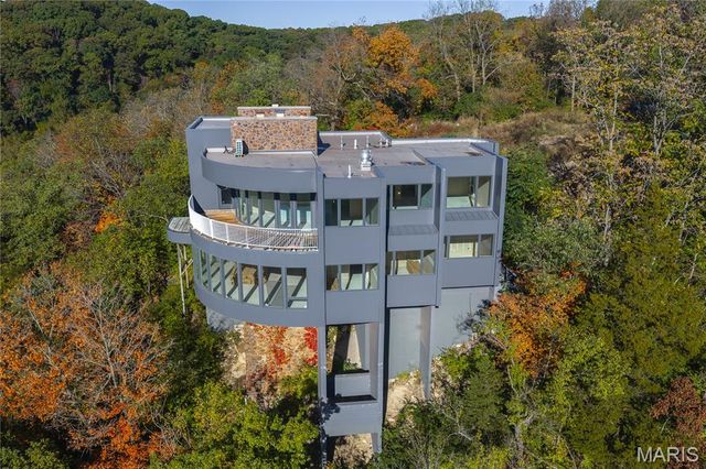 800 Holland Road, Ballwin, MO 63021