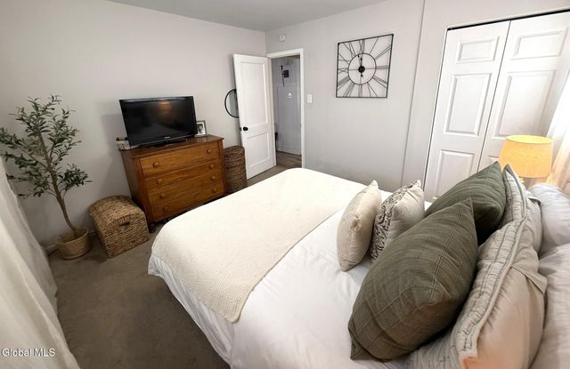 64 Keeler Drive, Albany, NY 12208