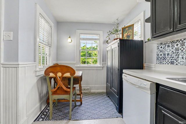1949 Beverly Place, South Bend, IN 46616