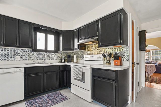 1949 Beverly Place, South Bend, IN 46616