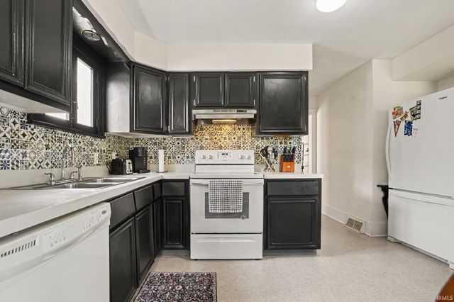 1949 Beverly Place, South Bend, IN 46616