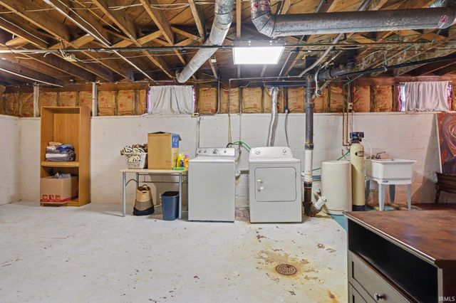 1949 Beverly Place, South Bend, IN 46616