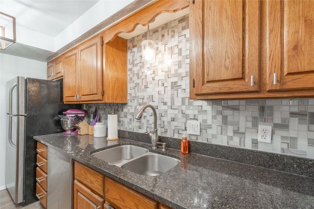11120 Stratford Drive 205, Oklahoma City, OK 73120