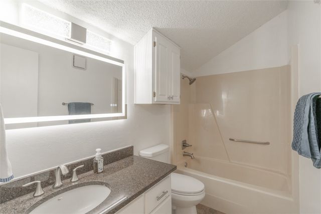 11120 Stratford Drive 205, Oklahoma City, OK 73120
