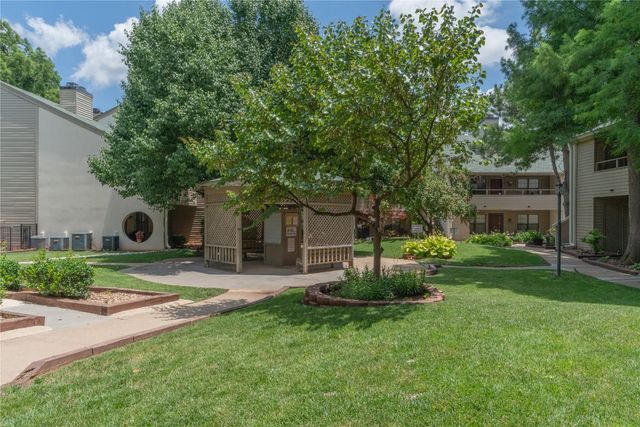 11120 Stratford Drive 205, Oklahoma City, OK 73120