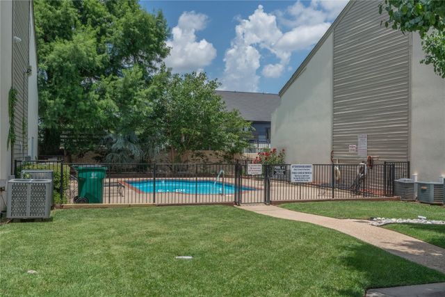 11120 Stratford Drive 205, Oklahoma City, OK 73120