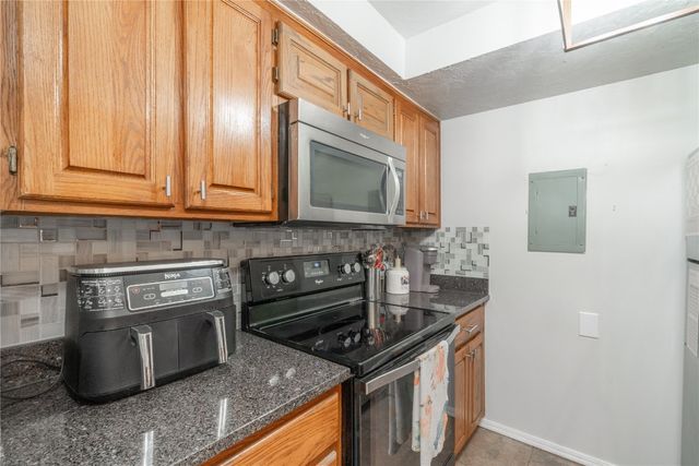 11120 Stratford Drive 205, Oklahoma City, OK 73120