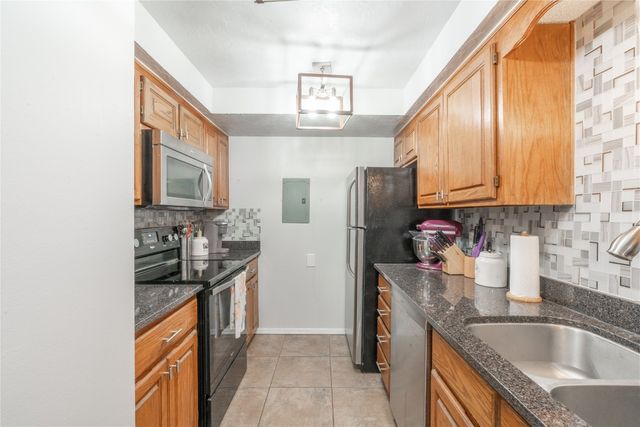 11120 Stratford Drive 205, Oklahoma City, OK 73120