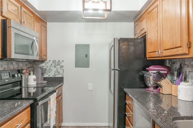 11120 Stratford Drive 205, Oklahoma City, OK 73120