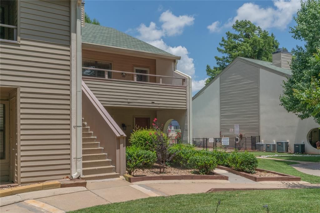 11120 Stratford Drive 205, Oklahoma City, OK 73120