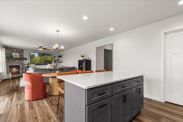 177 Emerald CIRCLE, Saukville, WI 53080