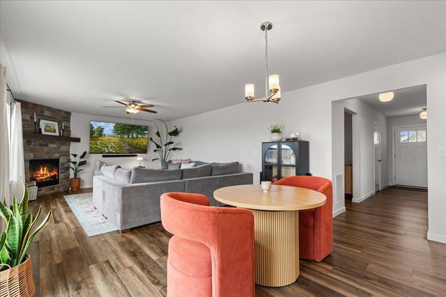 177 Emerald CIRCLE, Saukville, WI 53080