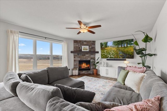 177 Emerald CIRCLE, Saukville, WI 53080