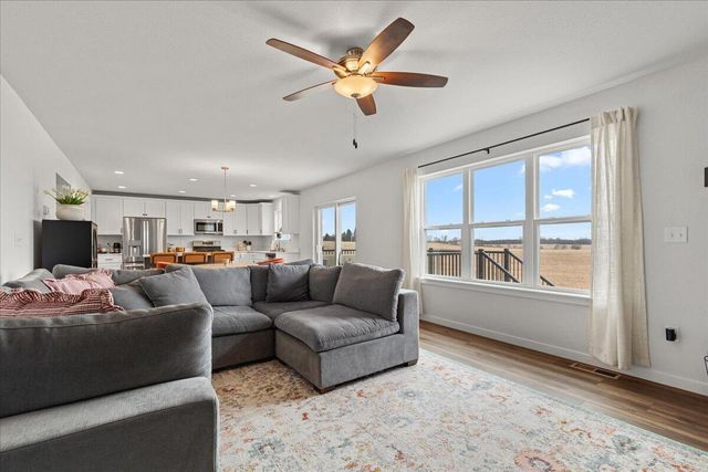 177 Emerald CIRCLE, Saukville, WI 53080