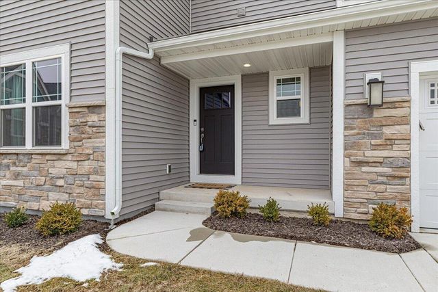 177 Emerald CIRCLE, Saukville, WI 53080