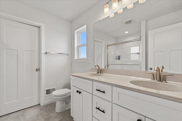 177 Emerald CIRCLE, Saukville, WI 53080