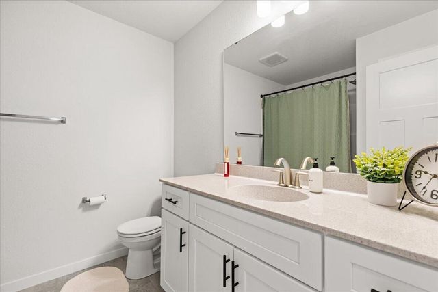 177 Emerald CIRCLE, Saukville, WI 53080