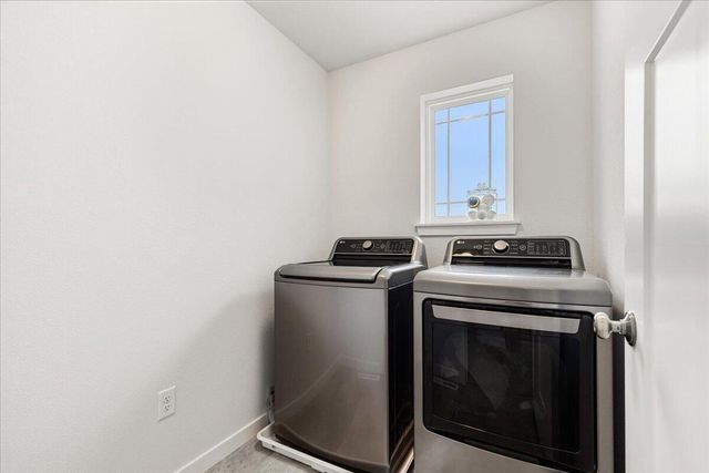 177 Emerald CIRCLE, Saukville, WI 53080