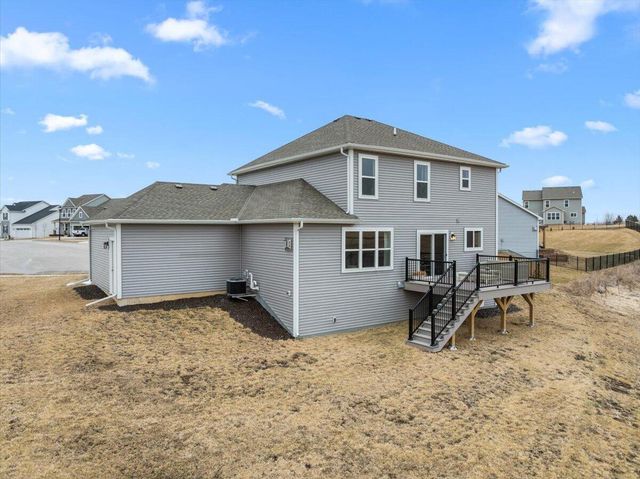 177 Emerald CIRCLE, Saukville, WI 53080