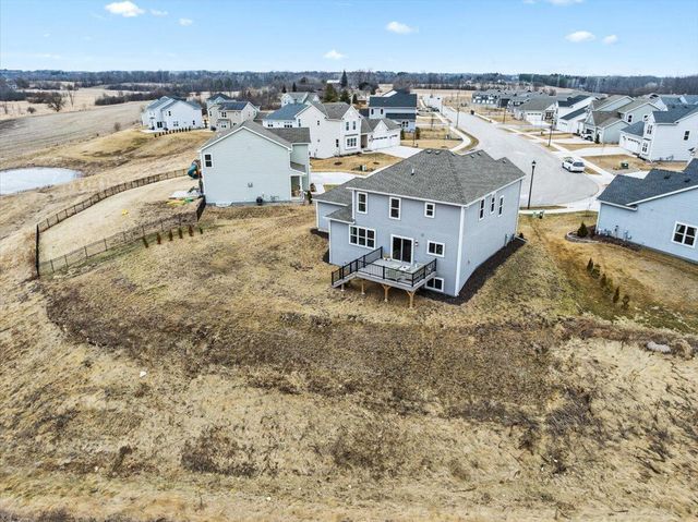 177 Emerald CIRCLE, Saukville, WI 53080