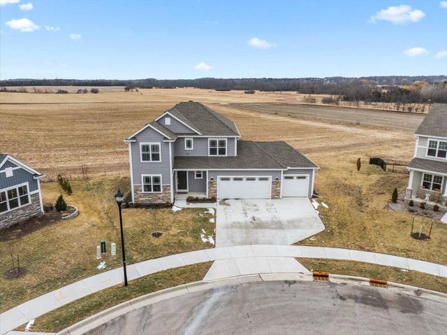 177 Emerald CIRCLE, Saukville, WI 53080