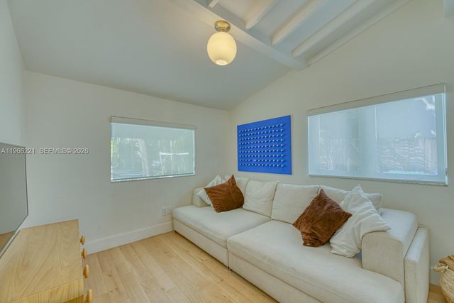 4071 Barbarossa Ave, Miami, FL 33133