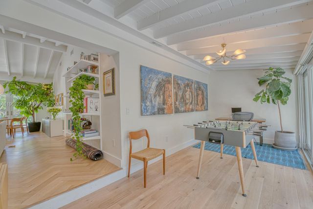 4071 Barbarossa Ave, Miami, FL 33133