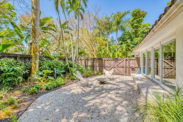 4071 Barbarossa Ave, Miami, FL 33133