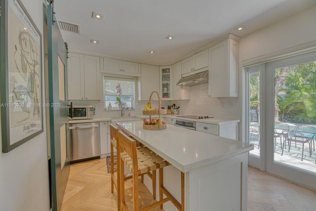 4071 Barbarossa Ave, Miami, FL 33133