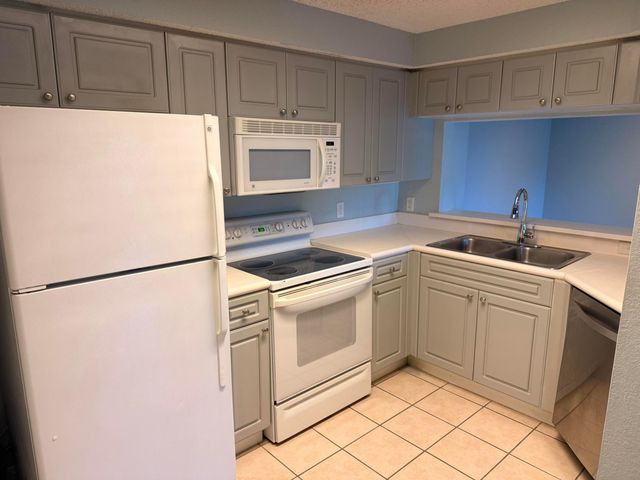 2724 Anzio Court 107, Palm Beach Gardens, FL 33410