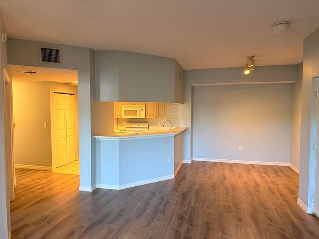 2724 Anzio Court 107, Palm Beach Gardens, FL 33410