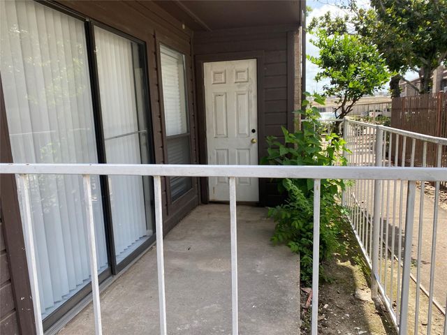 6633 W Airport Boulevard 903, Houston, TX 77035