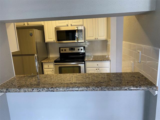 6633 W Airport Boulevard 903, Houston, TX 77035