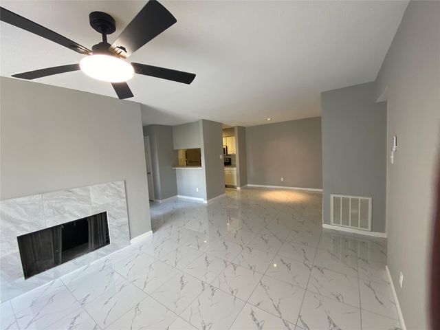 6633 W Airport Boulevard 903, Houston, TX 77035