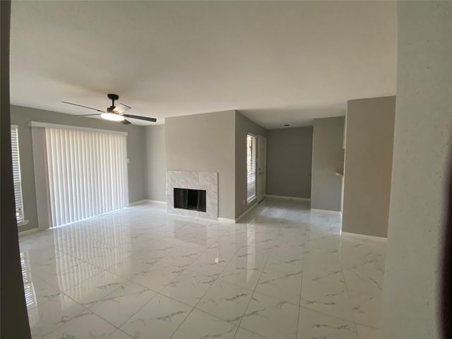 6633 W Airport Boulevard 903, Houston, TX 77035