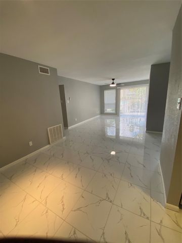 6633 W Airport Boulevard 903, Houston, TX 77035