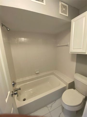 6633 W Airport Boulevard 903, Houston, TX 77035