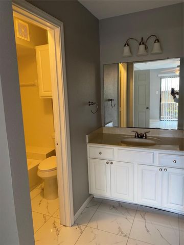 6633 W Airport Boulevard 903, Houston, TX 77035